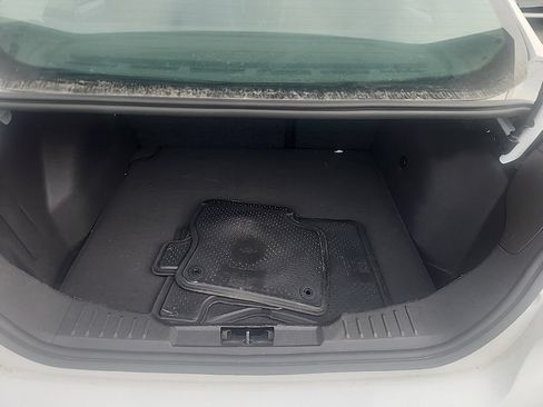 Used 2018 Ford Focus SE FWD image 18