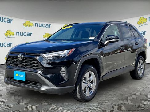 Used 2025 Toyota RAV4 XLE AWD/4WD image 3