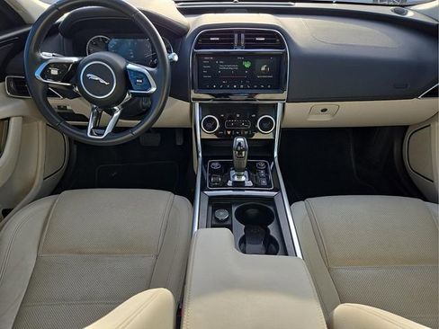 Used 2020 Jaguar XE S image 18