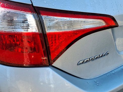 Used 2015 Toyota Corolla LE image 10