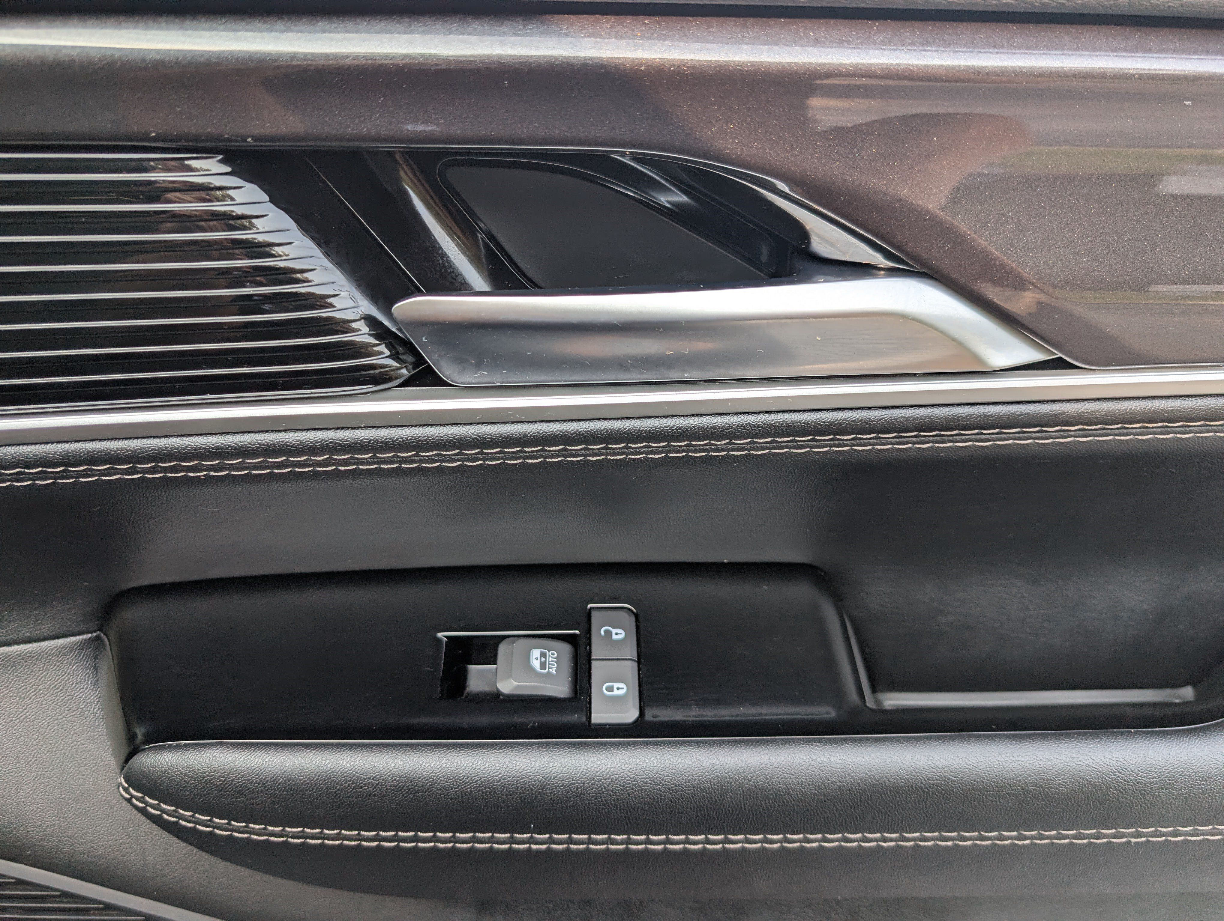 Used 2024 Jeep Wagoneer 4WD w/ Premium Group I image 23