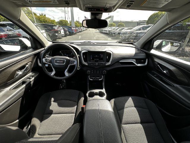 Used 2024 GMC Terrain SLE FWD image 3