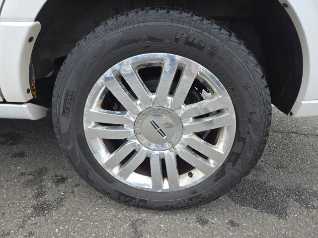 Used 2011 Lincoln Navigator 4WD image 11
