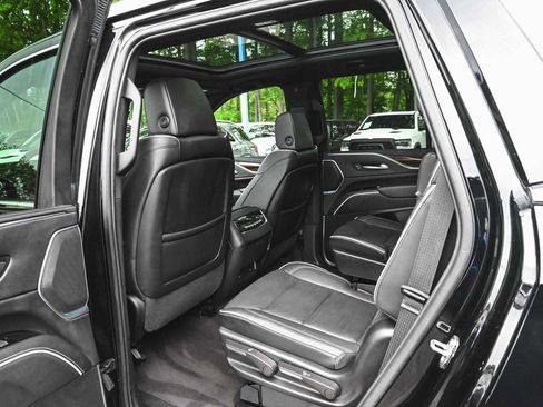 Used 2023 Cadillac Escalade Premium Luxury image 30