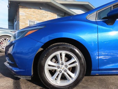 Used 2017 Chevrolet Cruze LT FWD image 29