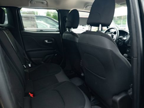 Used 2019 Jeep Renegade Altitude w/ Quick Order Package 2XM FWD image 23