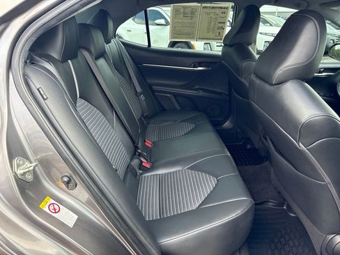 Used 2018 Toyota Camry SE FWD image 30