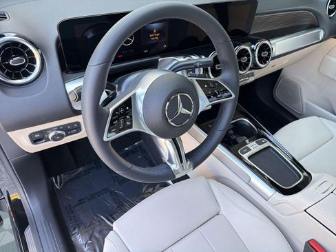 New 2026 Mercedes-Benz GLB 250 image 4
