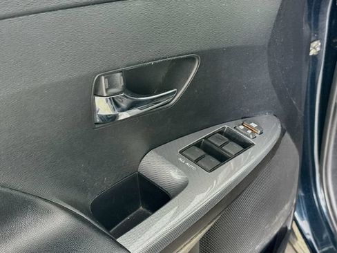 Used 2014 Toyota Venza LE AWD/4WD image 16