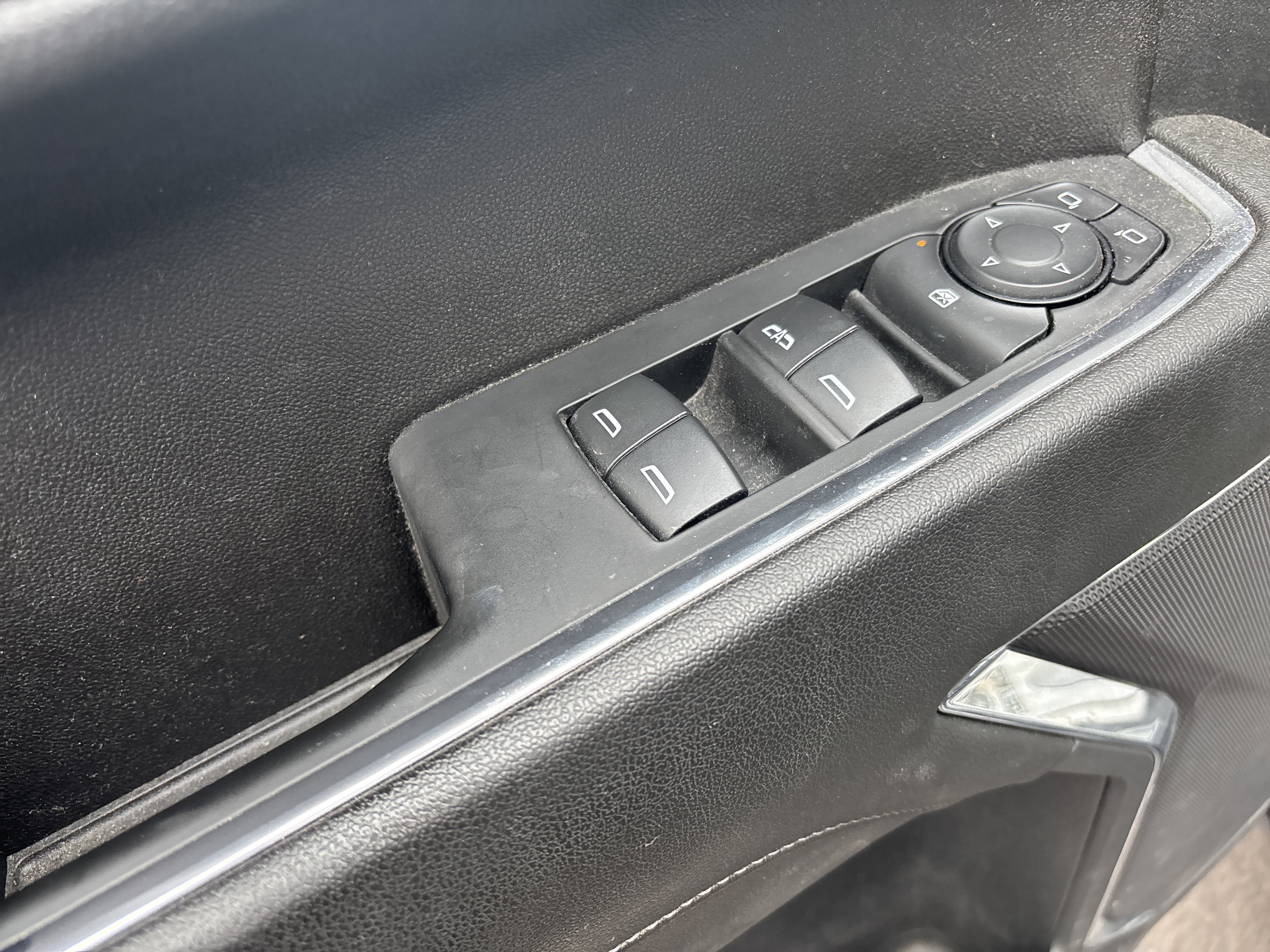 Used 2024 Chevrolet Silverado 1500 LT AWD/4WD image 17