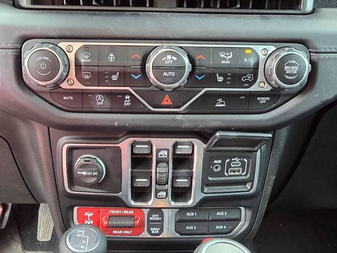 Used 2024 Jeep Wrangler Unlimited Rubicon w/ Technology Group image 18