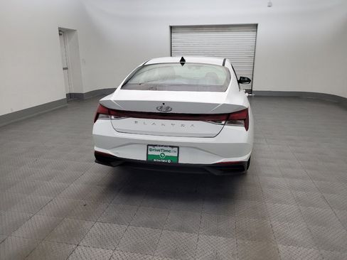 Used 2021 Hyundai Elantra SE w/ Cargo Package FWD image 7