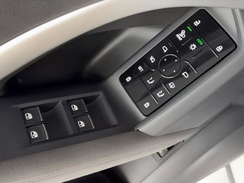 New 2025 Audi SQ5 Prestige image 15