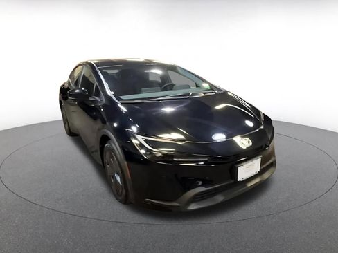 Used 2025 Toyota Prius LE image 3