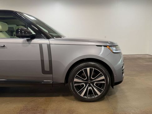 Used 2025 Land Rover Range Rover Long Wheelbase Autobiography AWD/4WD image 30