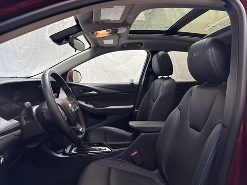 Certified 2025 Buick Encore GX Sport Touring w/ Experience Buick Package image 11