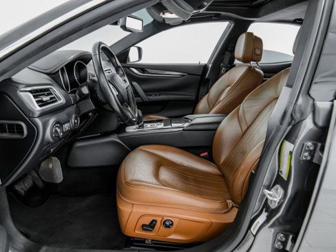 Used 2016 Maserati Ghibli RWD image 32