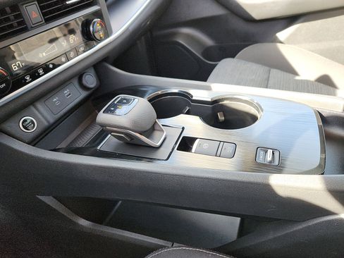 Used 2023 Nissan Rogue SV image 20