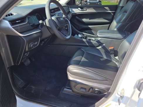 Used 2023 Jeep Grand Cherokee Limited AWD/4WD image 22