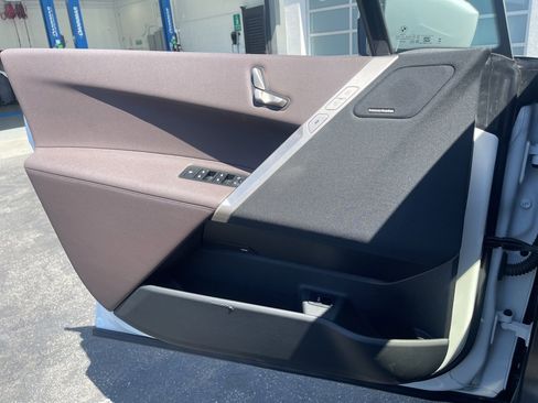 Used 2022 BMW iX xDrive50 w/ Sport Package image 19