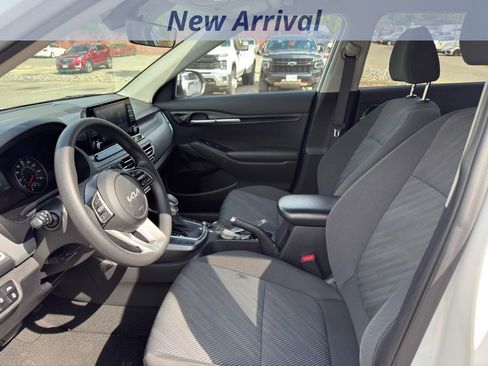 Used 2023 Kia Seltos LX AWD/4WD image 9