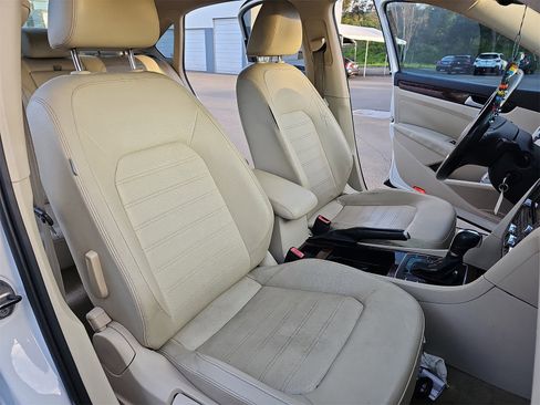 Used 2012 Volkswagen Passat 2.5 SEL image 10