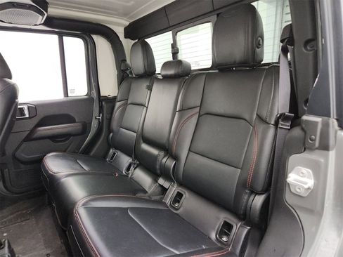 Used 2022 Jeep Gladiator Rubicon w/ Cold Weather Group image 19