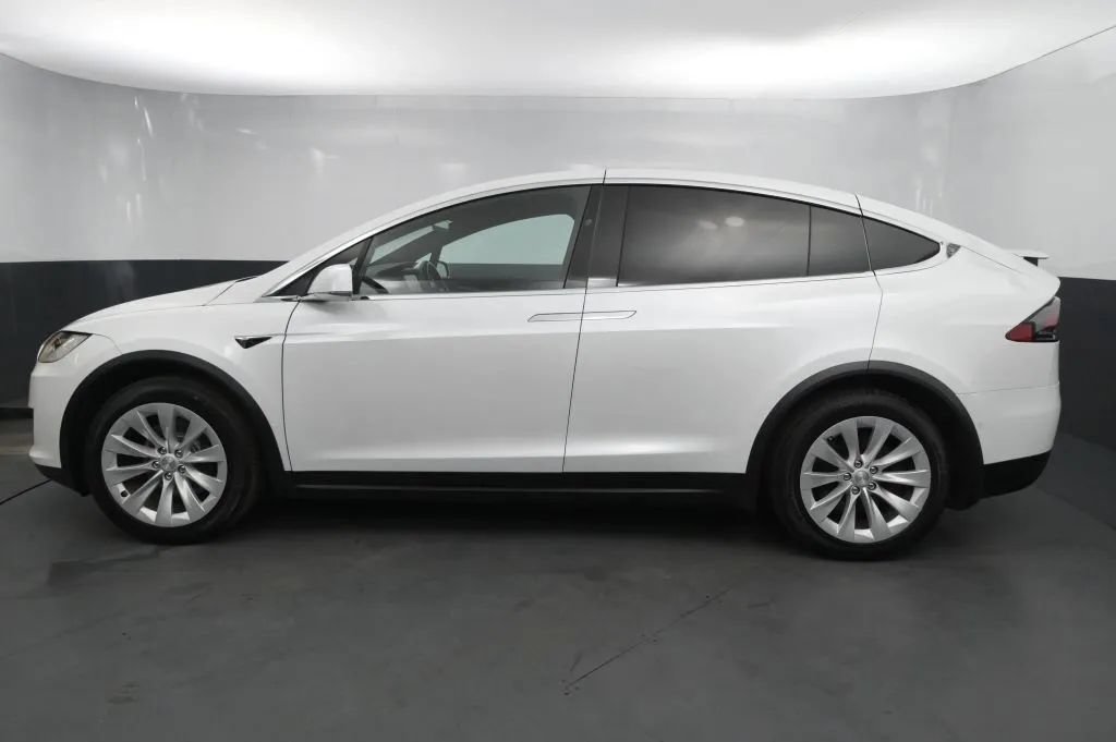 Used 2020 Tesla Model X Long Range AWD/4WD image 2