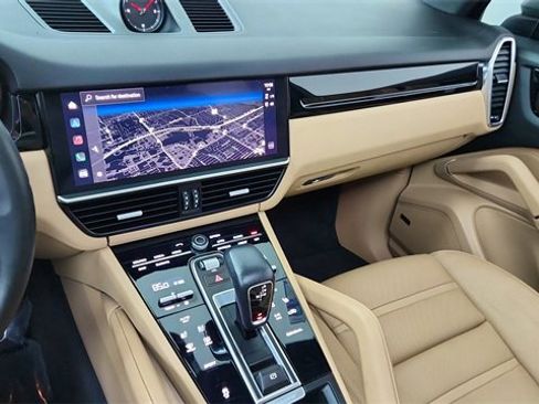 Used 2022 Porsche Cayenne image 42