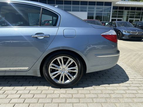 Used 2011 Hyundai Genesis 4.6 RWD image 5