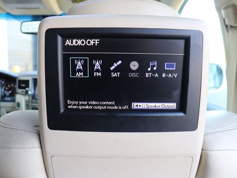 Used 2013 Lexus LX 570 4WD image 34