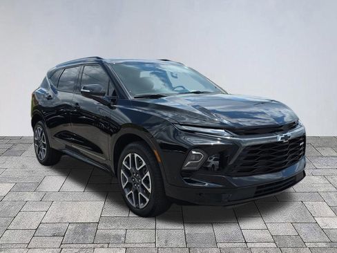 Used 2023 Chevrolet Blazer RS FWD image 1