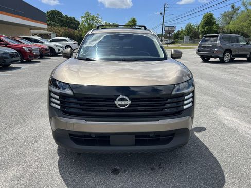 Used 2025 Nissan Kicks SR w/ Illumination Package image 2