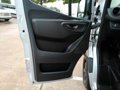 Used 2021 Mercedes-Benz Sprinter 3500 image 11