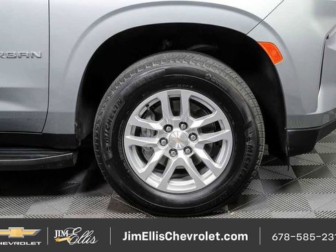 Certified 2024 Chevrolet Suburban LT RWD image 40