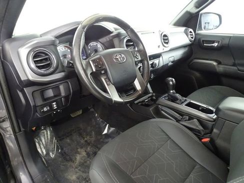 Used 2016 Toyota Tacoma TRD Sport image 23