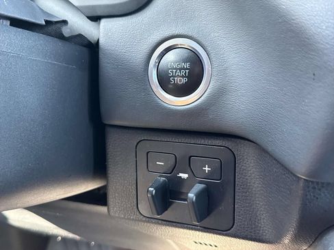 Used 2023 Toyota Tundra Platinum AWD/4WD image 17