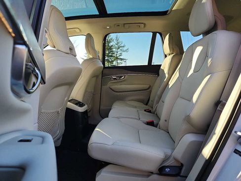 Certified 2023 Volvo XC90 T8 Plus w/ Protection Package Premier image 10