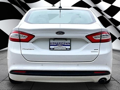 Used 2016 Ford Fusion SE w/ Equipment Group 202A FWD image 4