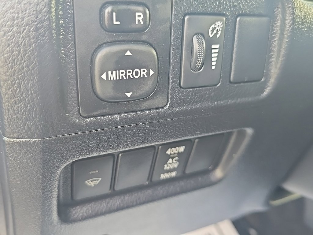 Used 2018 Toyota 4Runner SR5 AWD/4WD image 17