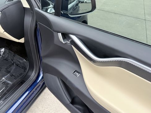 Used 2017 Tesla Model X 75D image 44