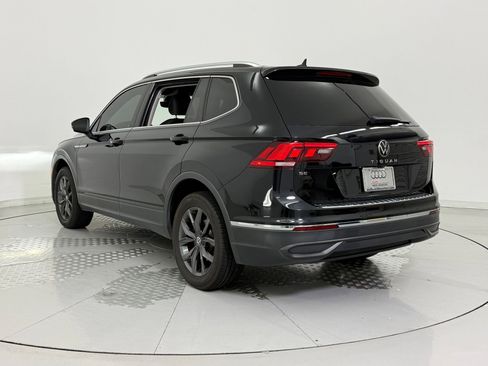 Used 2023 Volkswagen Tiguan SE image 3
