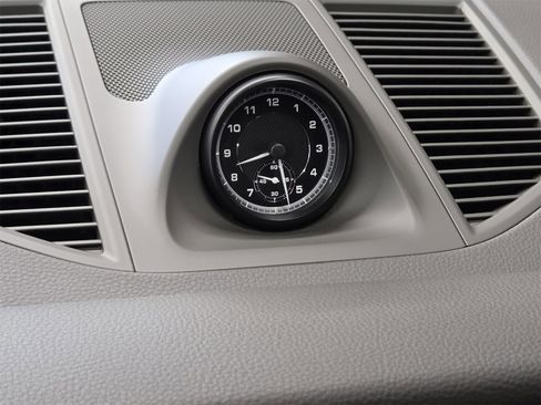 Used 2025 Porsche Macan image 21