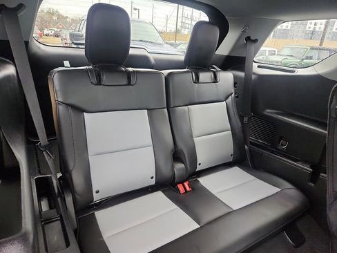 Certified 2022 Ford Explorer XLT w/ Equipment Group 202A image 33