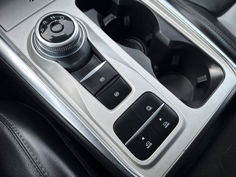 Used 2022 Ford Explorer XLT w/ Equipment Group 202A image 27