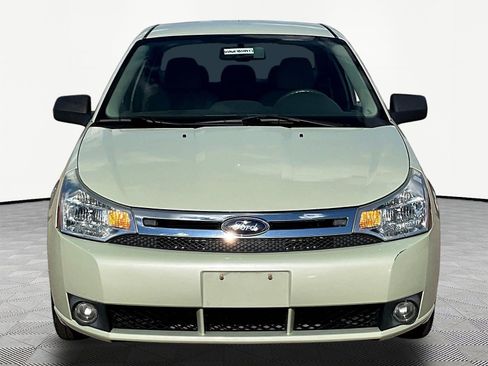 Used 2010 Ford Focus SE FWD image 2