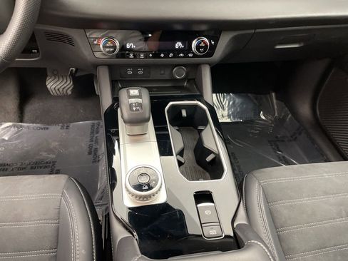 Used 2025 Mitsubishi Outlander SE image 12