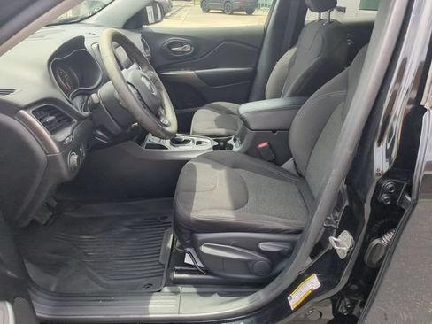 Used 2020 Jeep Cherokee Latitude FWD image 14