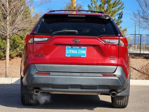 Used 2020 Toyota RAV4 XLE Premium image 6
