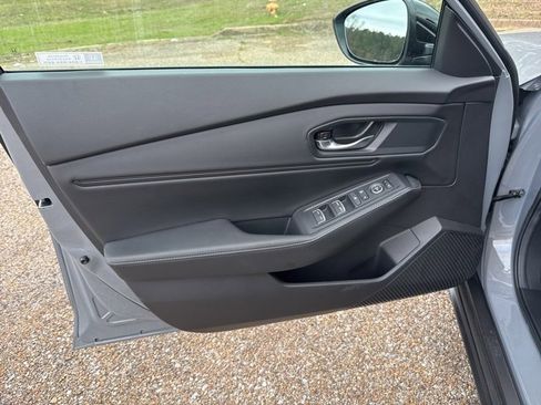 Used 2025 Honda Accord Sport image 16